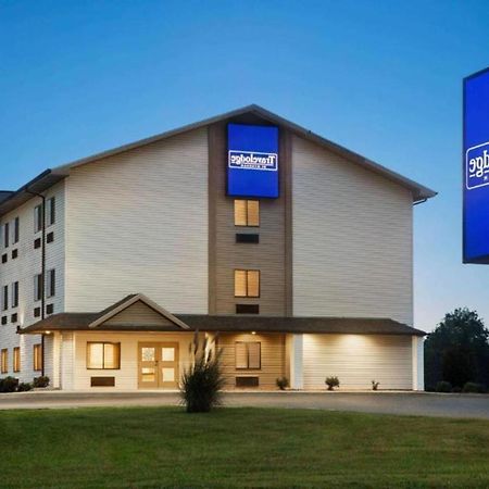 ทราเวลลอดจ์ บาย วินด์แฮม ลิโวเนีย Hotel Livonia ภายนอก รูปภาพ