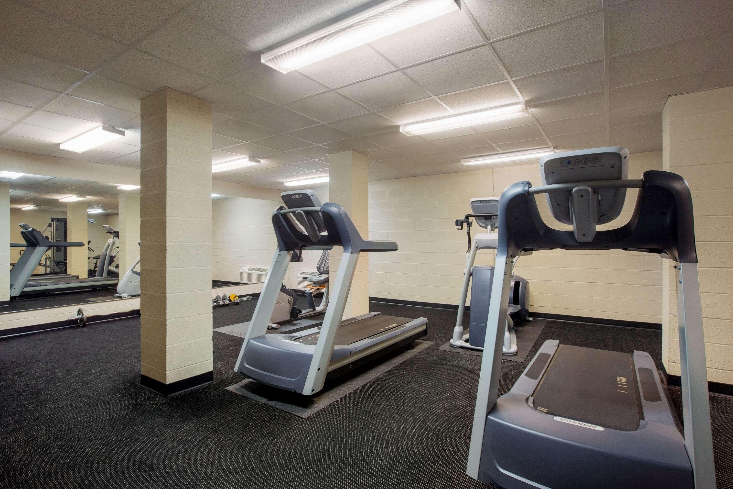 ทราเวลลอดจ์ บาย วินด์แฮม ลิโวเนีย Hotel Livonia ภายนอก รูปภาพ